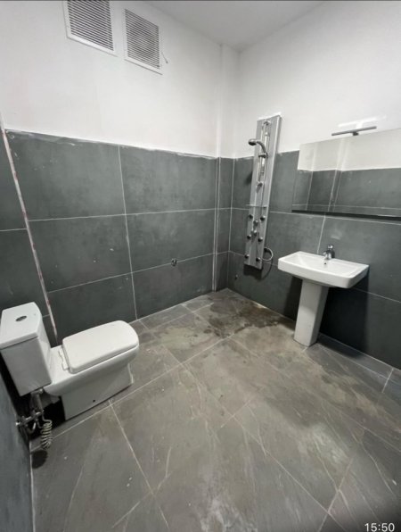 Tirane, jepet me qera ambjent biznesi Kati 2, 300 m² 800 € (PASKUQANI)