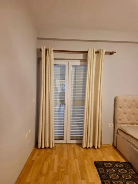Tirane, jepet me qera apartament 2+1+Ballkon Kati 3, 94 m² 550 € (KODRA E DIELLIT)