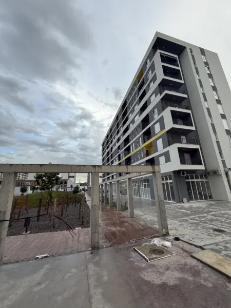 Tirane, shitet apartament 2+1+Ballkon Kati 7, 93 m² 93.000 € (Univers City Faze Perfundimi Okazion 1000€/m2)