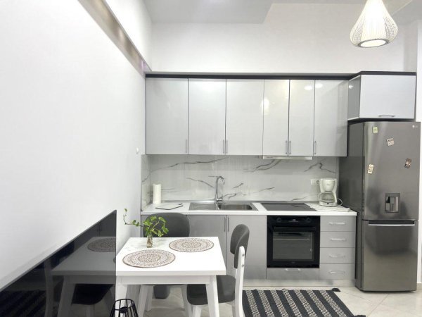Tirane, jepet me qera apartament 1+1+Ballkon Kati 2, 65 m² 600 € (KOPSHTI BOTANIK)