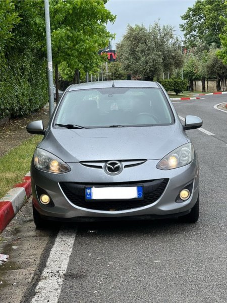 Tirane, shitet makine Mazda 2 Nafte, gri metalizato manuale Kondicioner 190.000 km 3.999 €