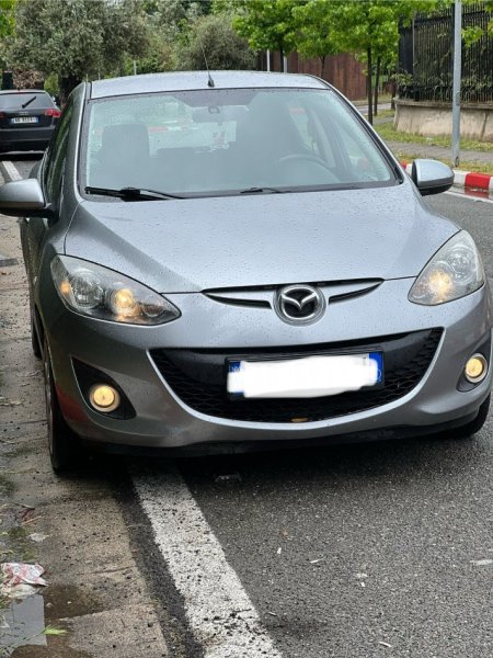 Tirane, shitet makine Mazda 2 Nafte, gri metalizato manuale Kondicioner 190.000 km 3.999 €
