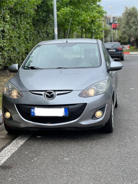 Tirane, shitet makine Mazda 2 Nafte, gri metalizato manuale Kondicioner 190.000 km 3.999 €