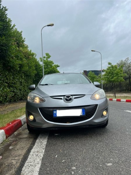 Tirane, shitet makine Mazda 2 Nafte, gri metalizato manuale Kondicioner 190.000 km 3.999 €