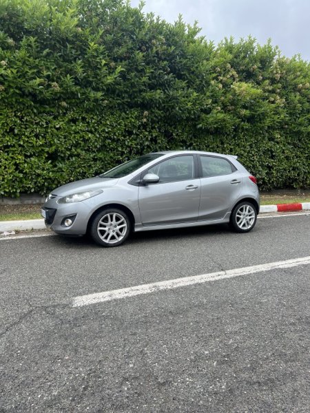 Tirane, shitet makine Mazda 2 Nafte, gri metalizato manuale Kondicioner 190.000 km 3.999 €