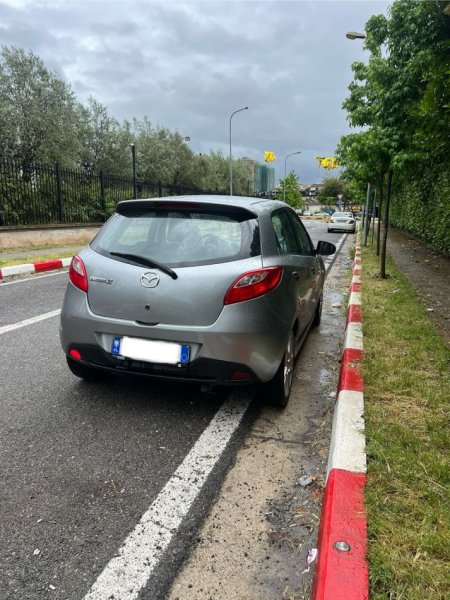 Tirane, shitet makine Mazda 2 Nafte, gri metalizato manuale Kondicioner 190.000 km 3.999 €