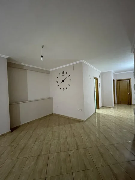 Tirane, jepet me qera apartament 2+1+Aneks+Ballkon Kati 5, 110 m² 330 € (Besim Alla)