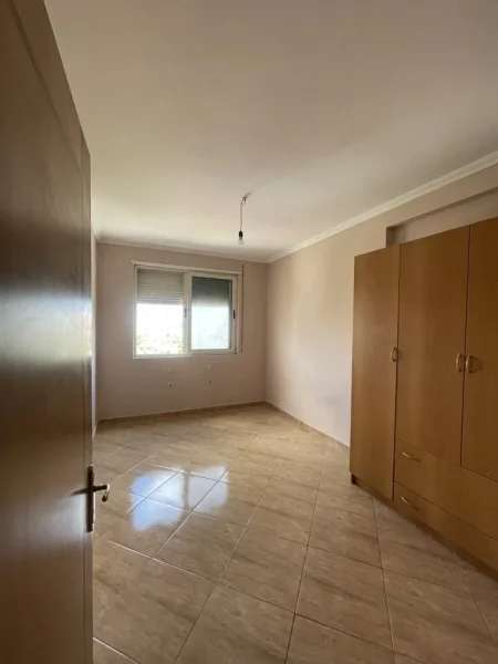 Tirane, jepet me qera apartament 2+1+Aneks+Ballkon Kati 5, 110 m² 330 € (Besim Alla)