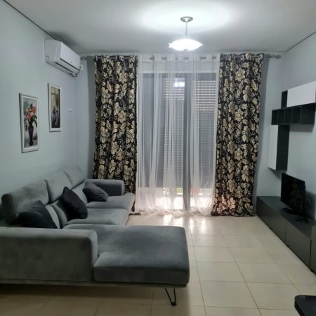 Tirane, jap me qera 1+1+Ballkon Kati 4, 70 m² 500 € (rruga e kavajes)