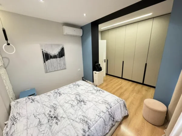 Tirane, shes apartament 1+1+Ballkon Kati 3, 64 m² 160.000 € (rruga e Dibres)