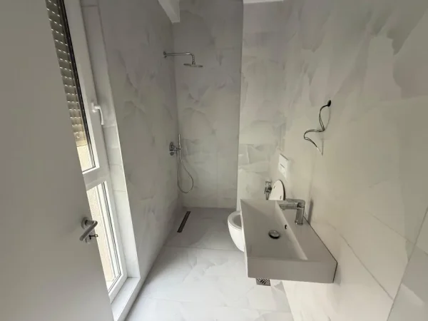 Tirane, shes Vile 3+1+Ballkon Kati 0, 200 m² 310.000 € (rruga Turdive)