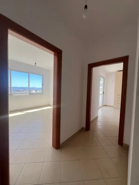 Tirane, shitet apartament 1+1+Ballkon Kati 4, 64 m² 84.000 € (Restorant Fresku, tek Sparkly Paws)