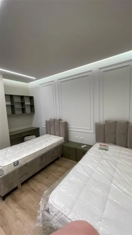 Tirane, jap me qera apartament 2+1+Ballkon Kati 2, 120 m² 1.800 € (rruga liqeni i thate)