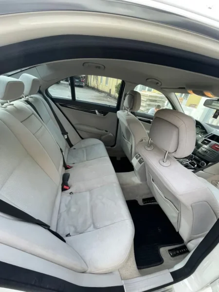 Tirane, shitet makine mercedes benz Nafte, e bardhë manuale Klima 210 km 6.500 €