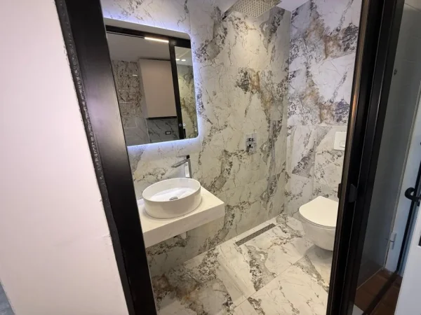 Tirane, shes garsonier 3+1 Kati 5, 74 m² 269.000 € (rruga Ibrahim Rrugova)