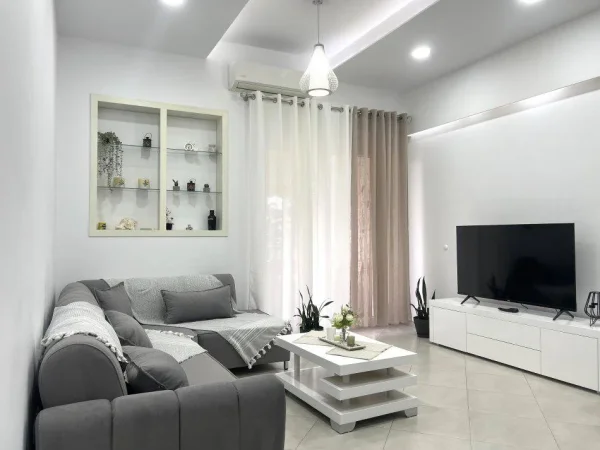 Tirane, jepet me qera apartament 1+1 Kati 2, 65 m² 600 € (Kopshti Botanik, Tirane)