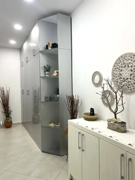 Tirane, jepet me qera apartament 1+1 Kati 2, 65 m² 600 € (Kopshti Botanik, Tirane)