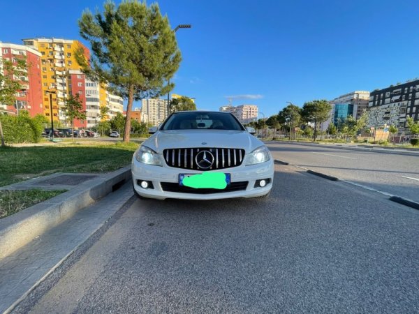 Tirane, shitet makine MERCEDES BENZ C CLASS W204 Nafte, e bardhë manuale Klima 210 km 6.500 €