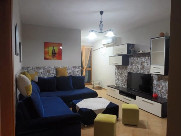 Tirane, jepet me qera apartament 2+1 Kati 8, 450 € 