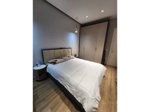 Tirane, jepet me qera apartament 1+1+post parkimi Kati 4, 70 m² 850 € (Kompleksi Delijorgji)