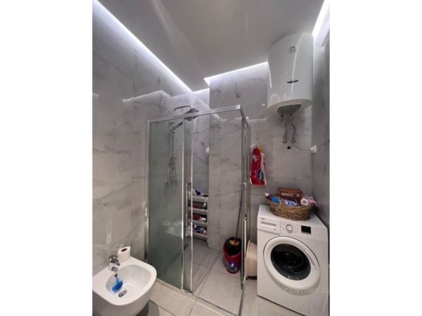 Tirane, jepet me qera apartament 1+1+post parkimi Kati 4, 70 m² 850 € (Kompleksi Delijorgji)