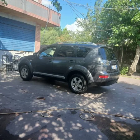 Lushnje, shes makine Mitsubishi Outlander Nafte, gri metalizato manuale Klima 250 km 4.500 €