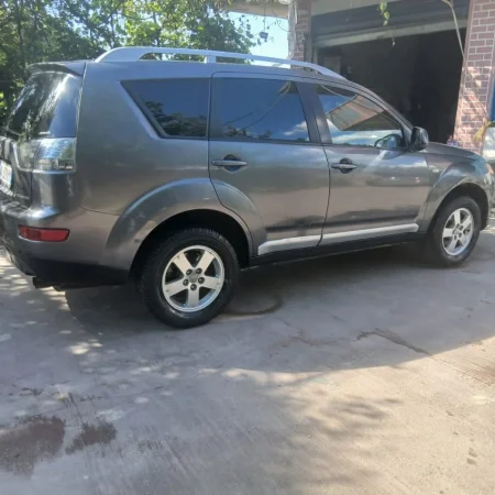 Lushnje, shes makine Mitsubishi Outlander Nafte, gri metalizato manuale Klima 250 km 4.500 €