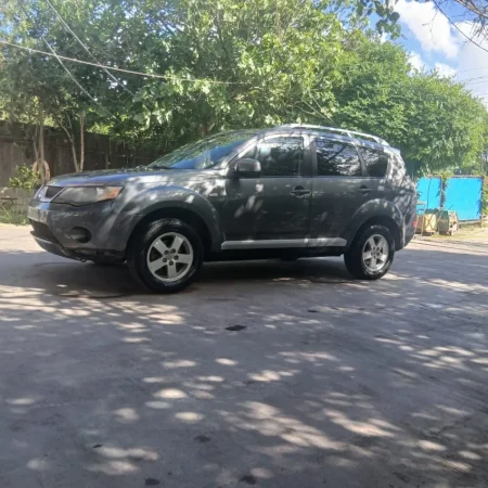 Lushnje, shes makine Mitsubishi Outlander Nafte, gri metalizato manuale Klima 250 km 4.500 €