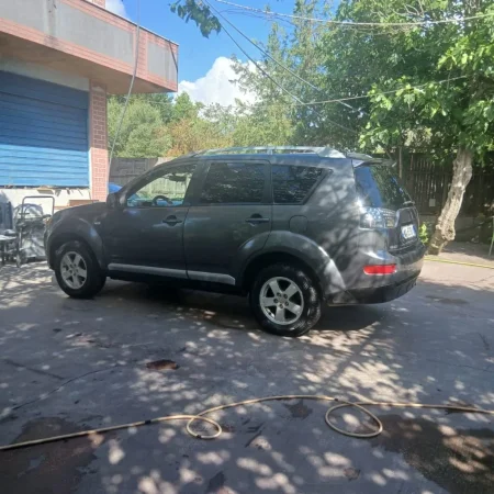 Lushnje, shes makine Mitsubishi Outlander Nafte, gri metalizato manuale Klima 250 km 4.500 €