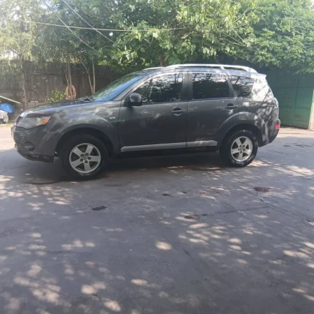 Lushnje, shes makine Mitsubishi Outlander Nafte, gri metalizato manuale Klima 250 km 4.500 €