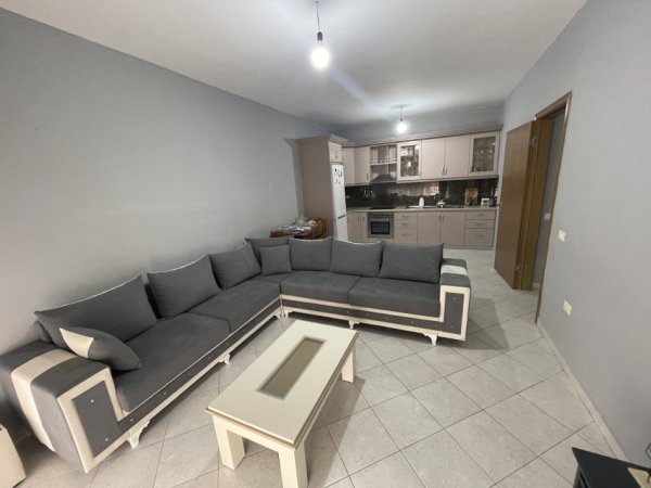 Tirane, jepet me qera apartament 2+1+Ballkon Kati 5, 85 m² 450 € (Rruga Besim Alla)