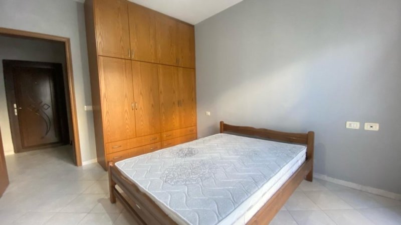 Tirane, jepet me qera apartament 2+1+Ballkon Kati 5, 85 m² 450 € (Rruga Besim Alla)