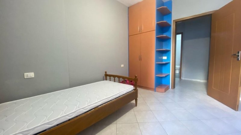 Tirane, jepet me qera apartament 2+1+Ballkon Kati 5, 85 m² 450 € (Rruga Besim Alla)