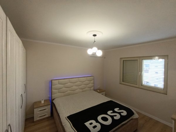 Tirane, jepet me qera apartament 1+1+Aneks+Ballkon Kati 4, 65 m² 500 € (Allias Pran Spitalit Nen Tereza)