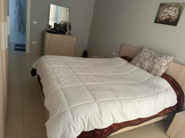 Tirane, jepet me qera apartament 1+1 Kati 4, 70 m² 500 € (rruga e kavajes)
