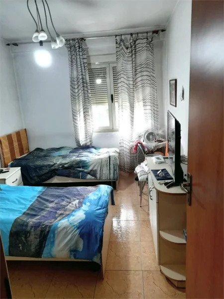 Tirane, jepet me qera apartament 2+1+Ballkon Kati 4, 94 m² 1.000 € (Rr. MYSLIM SHYRI)
