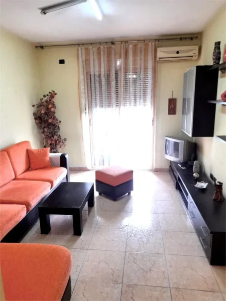 Tirane, jepet me qera apartament 2+1+Ballkon Kati 4, 94 m² 1.000 € (Rr. MYSLIM SHYRI)