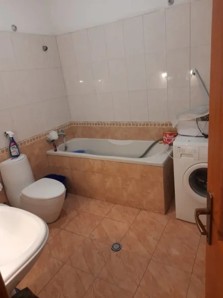 Tirane, jepet me qera apartament 2+1+Ballkon Kati 4, 94 m² 1.000 € (Rr. MYSLIM SHYRI)