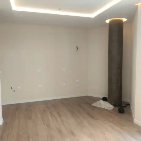 Tirane, jepet me qera ambjent biznesi Kati 3, 114 m² 1.400 € (Komuna e Parisit)