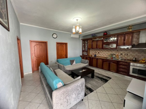 Tirane, jap me qera Vile 2+1+Aneks+Ballkon , 135 m² 300 € 