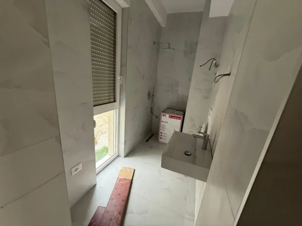 Tirane, shitet apartament 3 Katshe Kati 3, 200 m² 310.000 € (farke)
