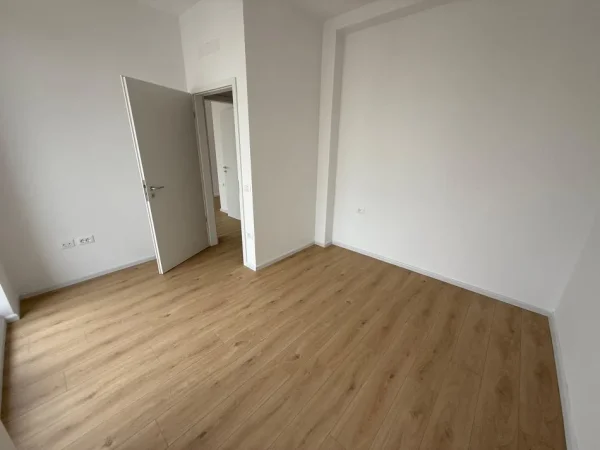 Tirane, shitet apartament 3 Katshe Kati 3, 200 m² 310.000 € (farke)