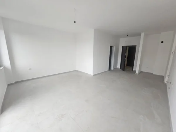 Tirane, jepet me qera garsonier Kati 1, 55 m² 270 € (Golden Hands, Paskuqan)