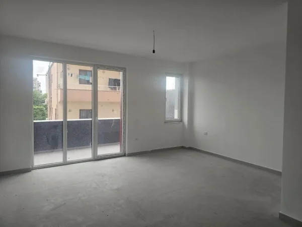 Tirane, jepet me qera garsonier Kati 1, 55 m² 270 € (Golden Hands, Paskuqan)