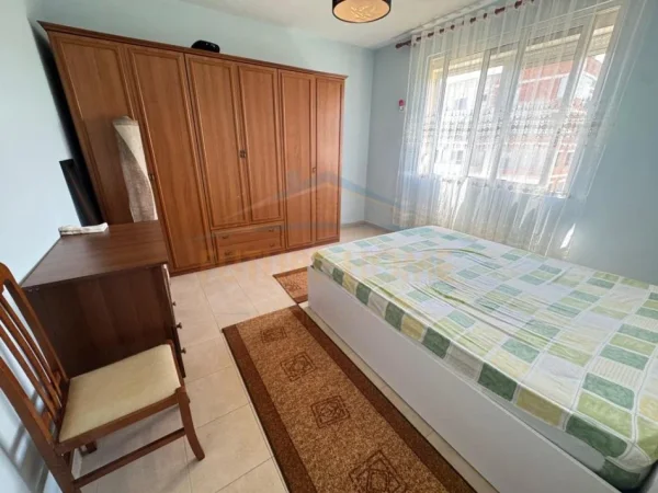 Tirane, jap me qera apartament 1+1 Kati 7, 75 m² 400 € (UNAZA E RE)