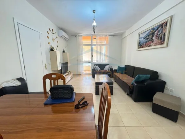 Tirane, jap me qera apartament 1+1 Kati 7, 75 m² 400 € (UNAZA E RE)