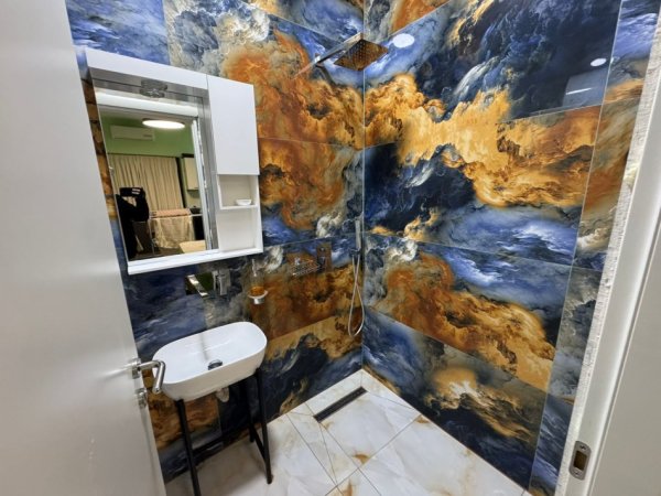 Tirane, jepet me qera garsonier 1+1 Kati 1, 40 m² 350 € (rruga e kavajes)