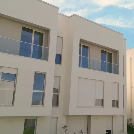 Tirane, shes Vile 3 Katshe , 240 m² 300.000 € (liqeni farke)