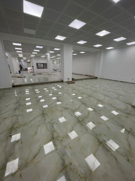Tirane, jepet me qera ambjent biznesi Kati 0, 1.330 m² 4.655 € (Rr.Muhamet Deliu , Fresk)