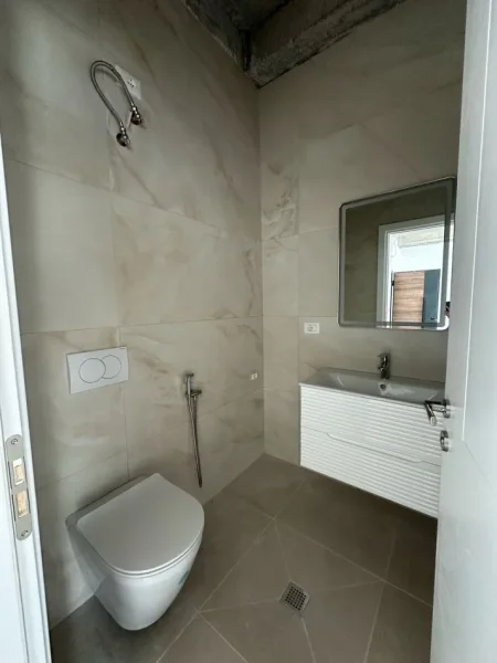 Tirane, jepet me qera apartament 1+1 Kati 1, 74 m² 1.100 € 
